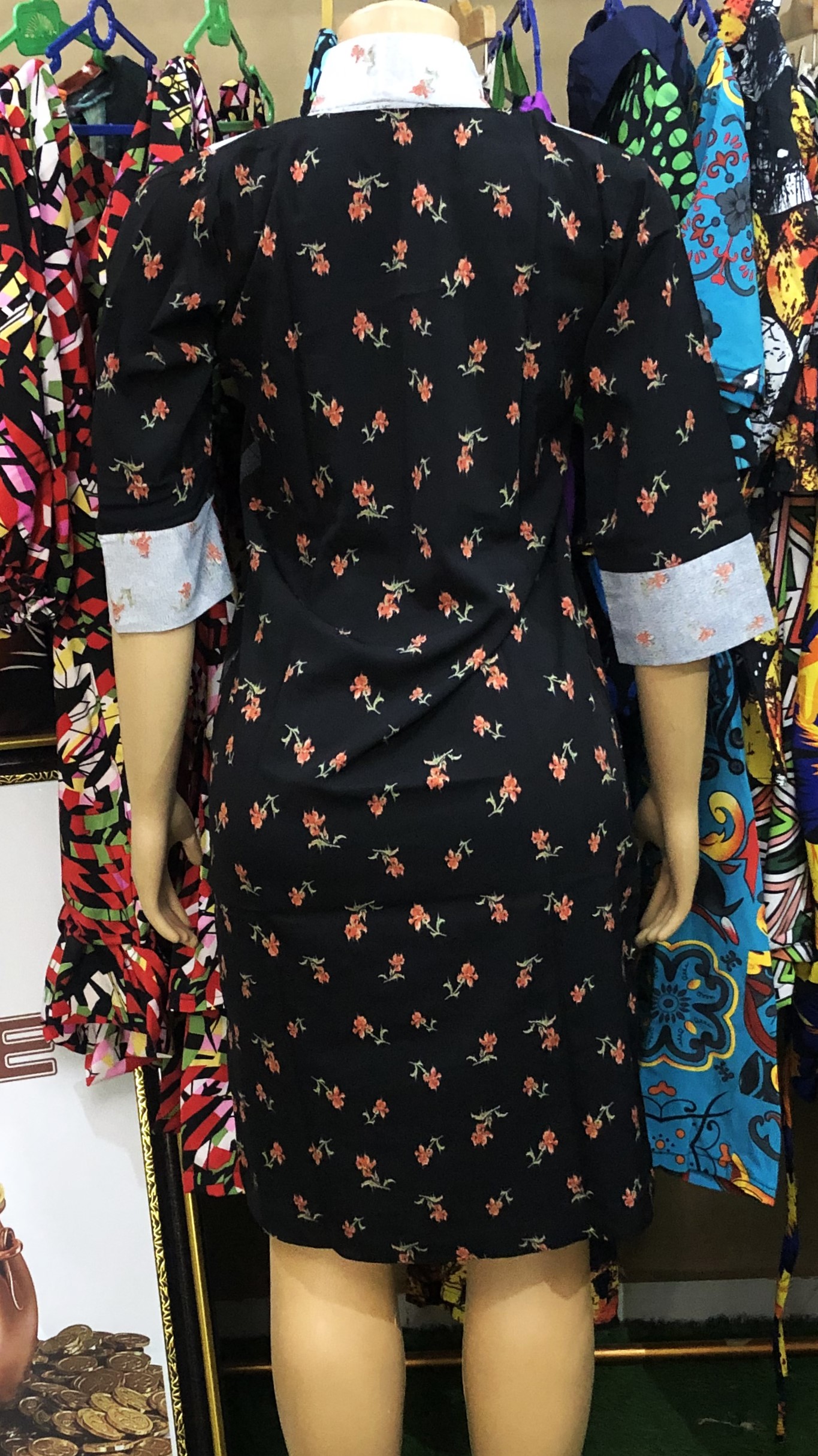 Short gown with collar (G404)