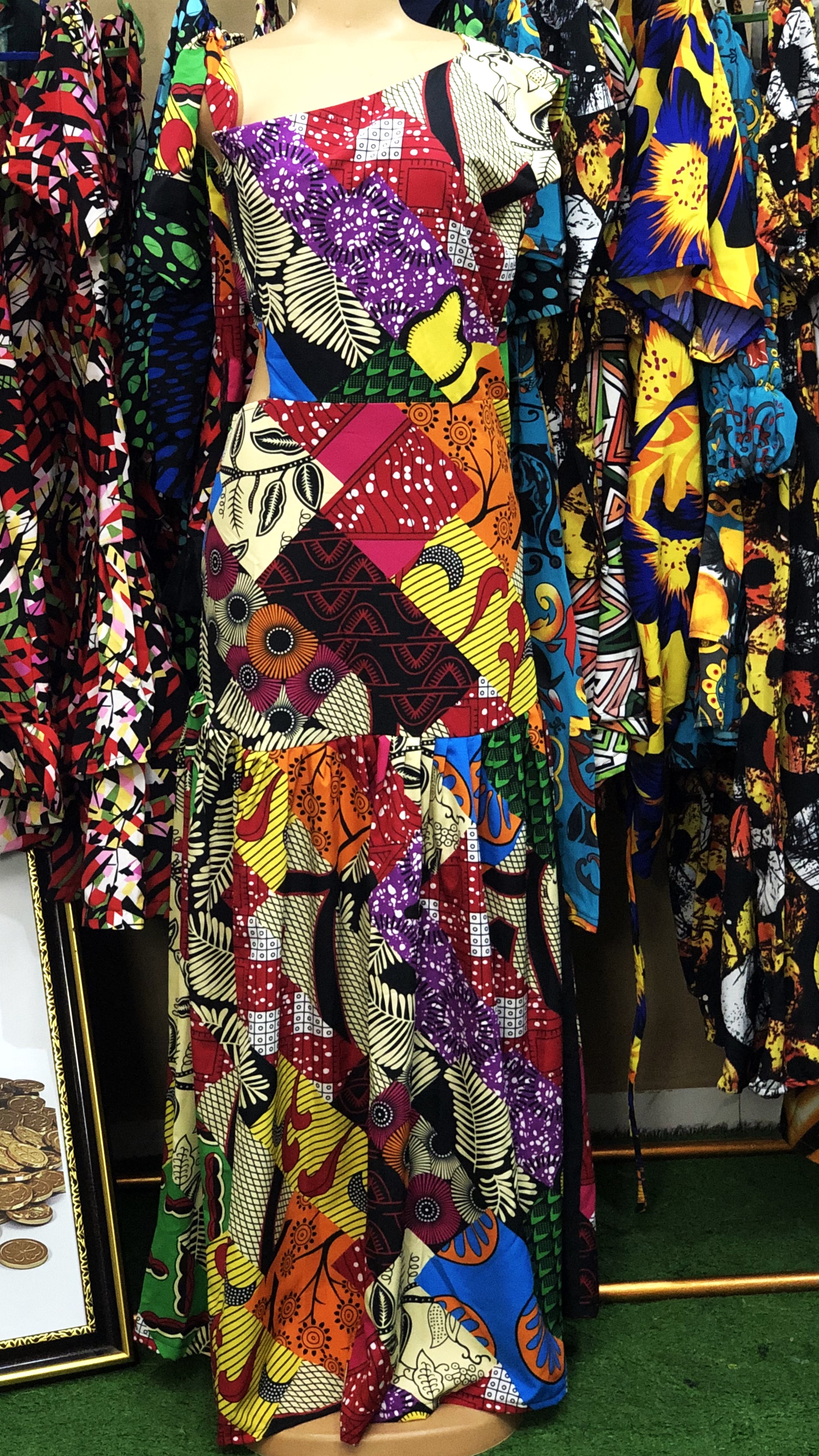 Pleated gown with side opening (G410)